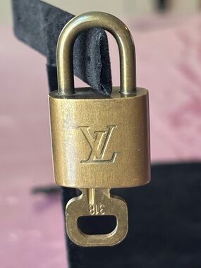Louis Vuitton padlock and one key #310 lock  brass